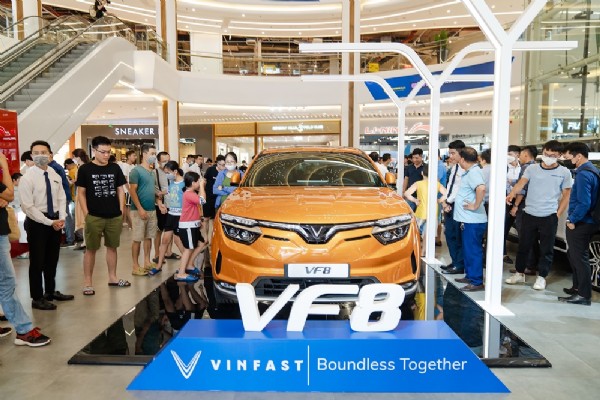 Trải nghiệm lần đầu tiên lái thử xe điện VF 8 tại thị trường Việt Nam
