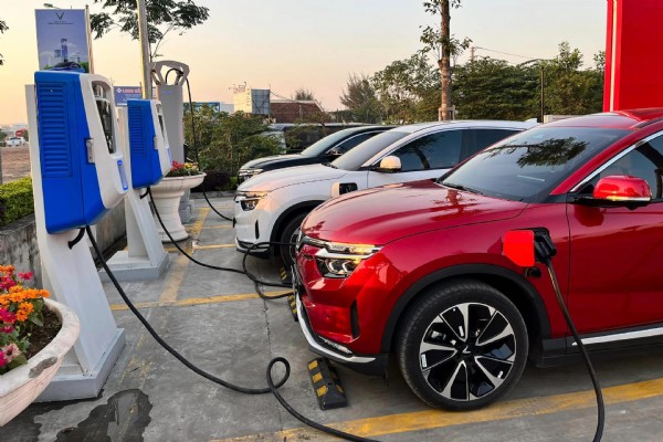 Trạm sạc phủ khắp 63 tỉnh thành, chi phí vận hành tiết kiệm, ô tô điện được lòng người dùng