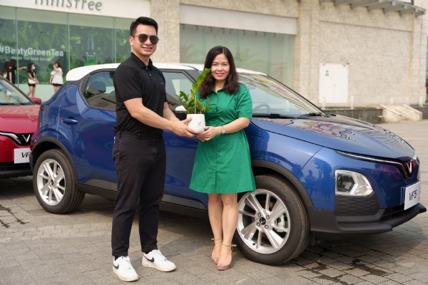 VinFast chính thức bàn giao xe VF 5 Plus cho khách hàng